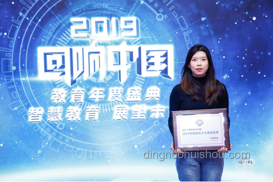 英语听力配音员露脸与否的对比分析：专业度与观众体验